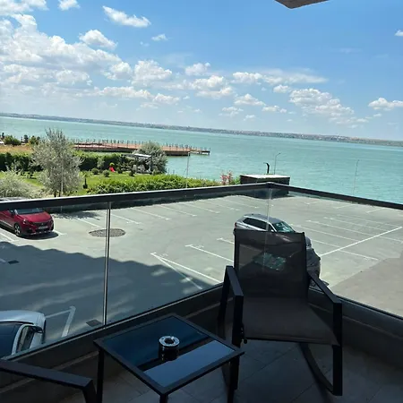 Glamurous Four Mamaia